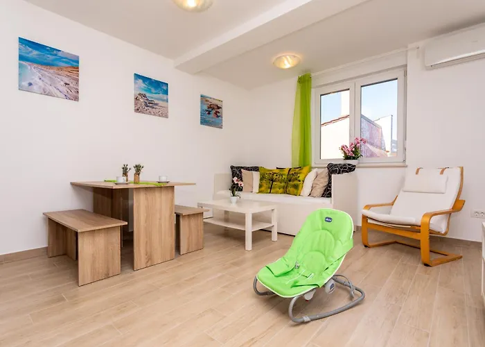 Vugrinec With Terrace Apartment *