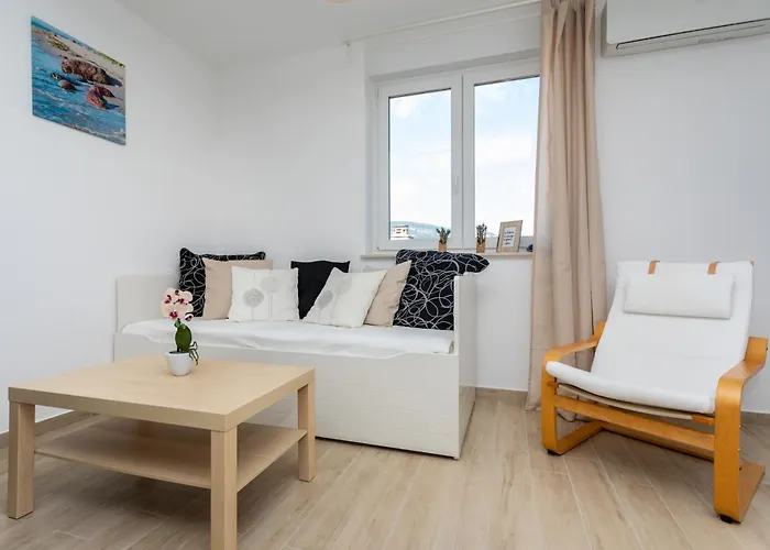 Vugrinec With Terrace *