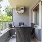Apartamento Vugrinec With Terrace