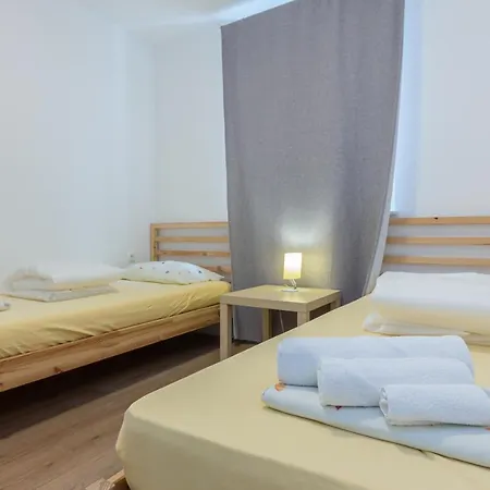 Apartamento Vugrinec With Terrace Baška