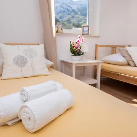 Vugrinec With Terrace Apartment *