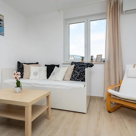 Vugrinec With Terrace *