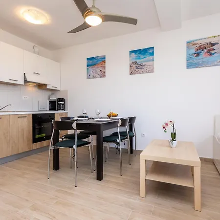 Apartmán Vugrinec With Terrace *