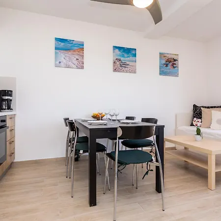 Vugrinec With Terrace *