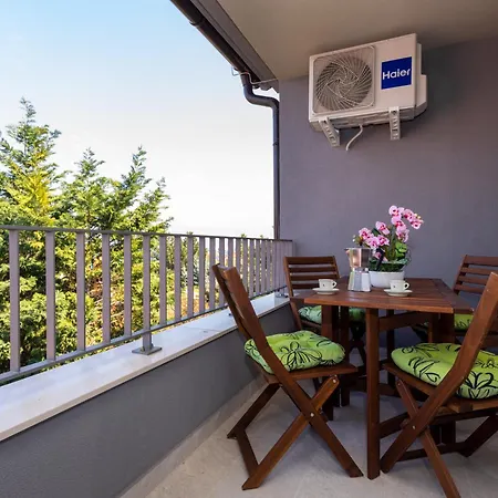 Vugrinec With Terrace Daire