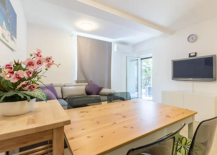 Vugrinec With Terrace * Baška