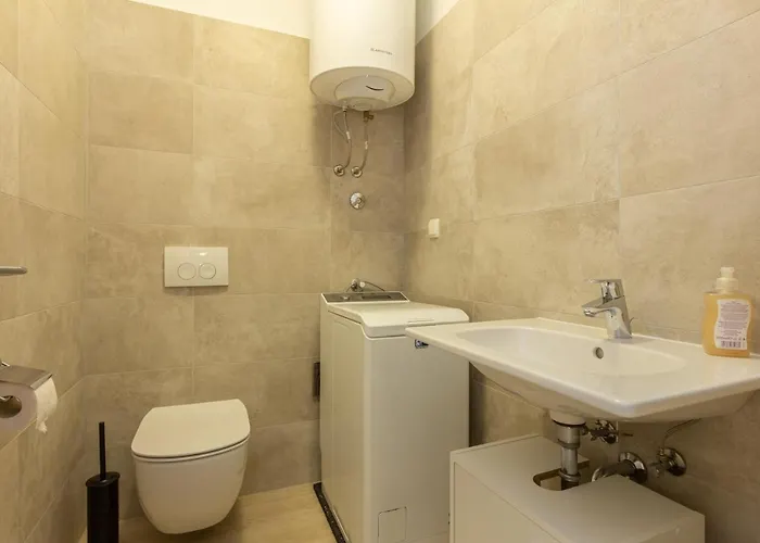 Vugrinec With Terrace *