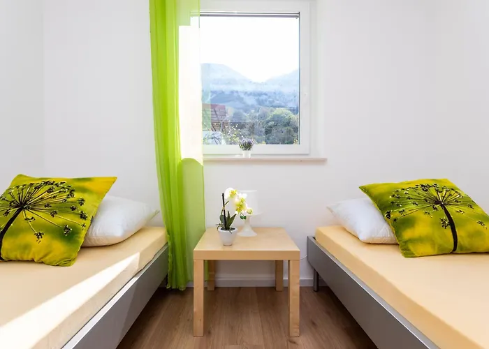 Vugrinec With Terrace * Baška