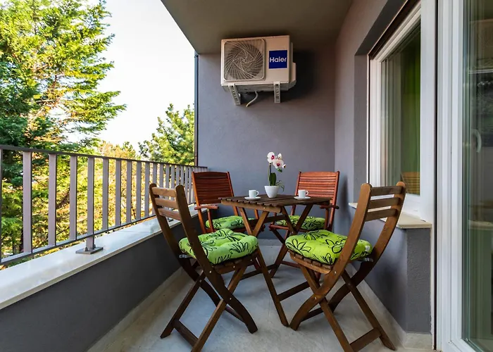 Vugrinec With Terrace Baška