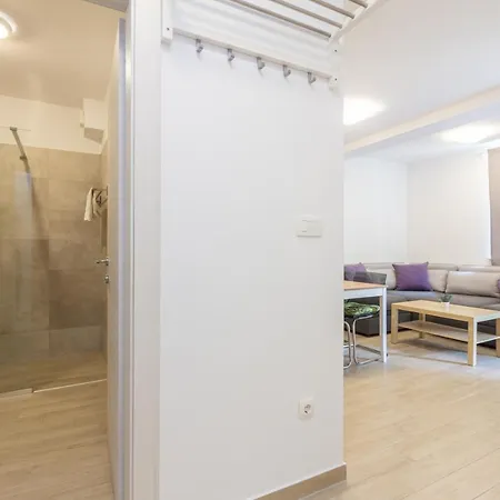 Vugrinec With Terrace Apartment *