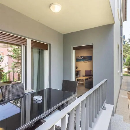 Vugrinec With Terrace *