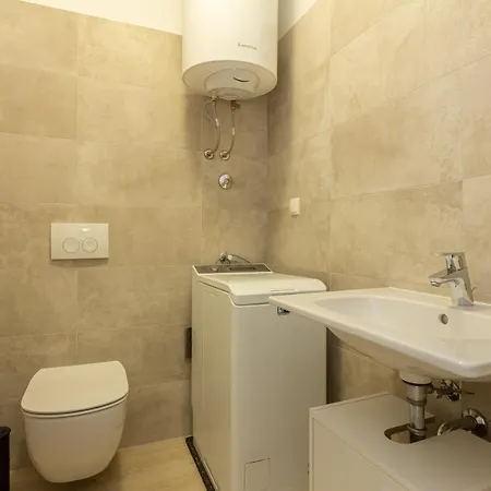 Vugrinec With Terrace *