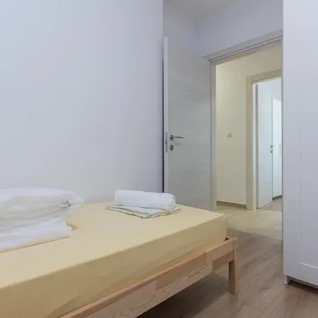Vugrinec With Terrace Baska (Krk)