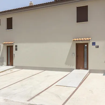 Vugrinec With Terrace Appartamento