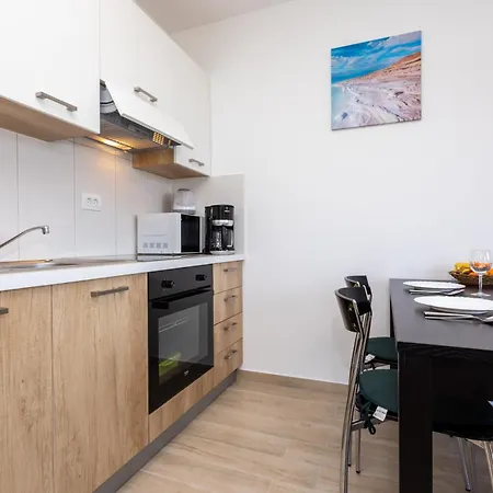 Apartment Vugrinec With Terrace Baska (Krk)