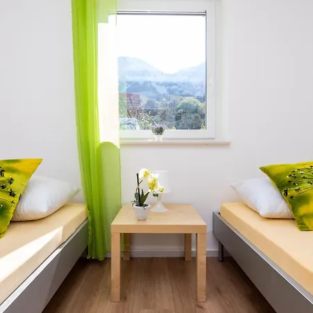 Vugrinec With Terrace * Baška