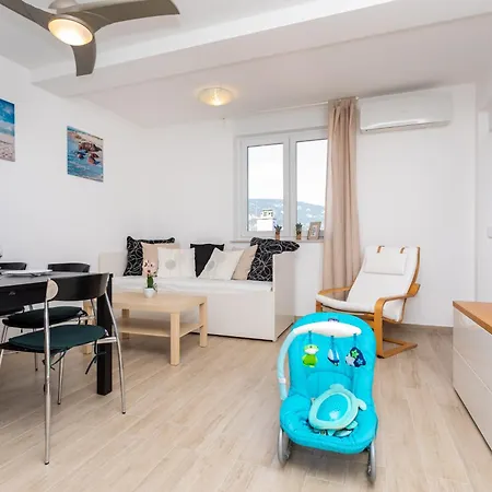 Vugrinec With Terrace Apartment