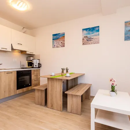 Apartment Vugrinec With Terrace