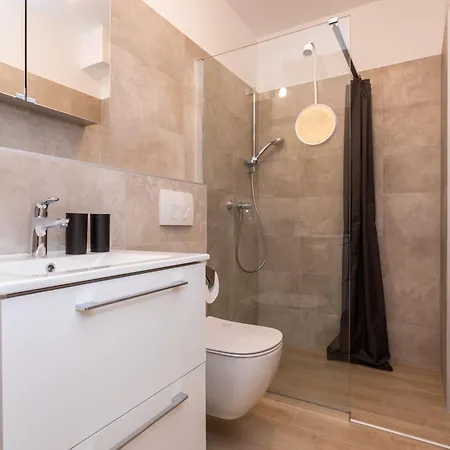 Vugrinec With Terrace *